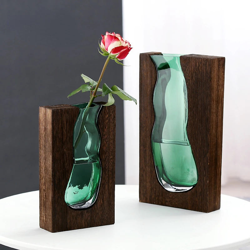 Skandinavische Holzvase