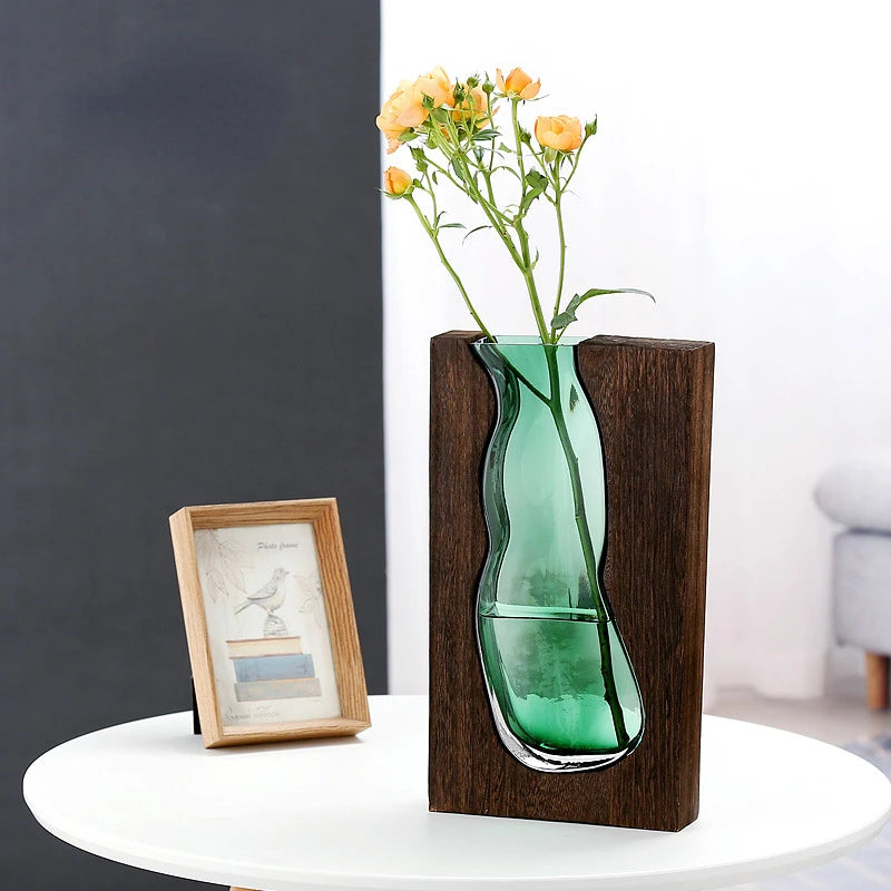 Skandinavische Holzvase