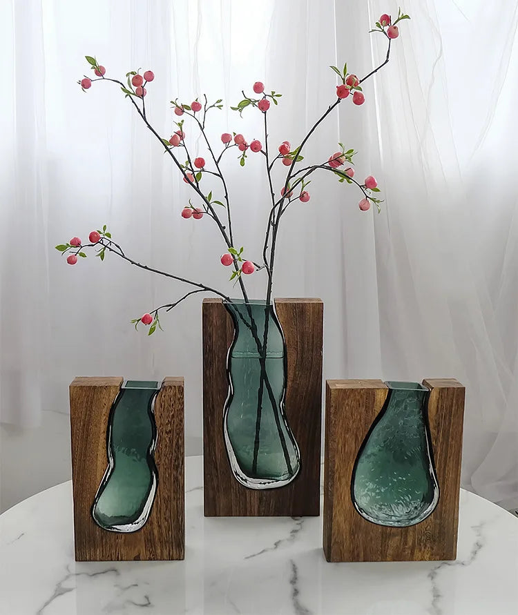 Skandinavische Holzvase